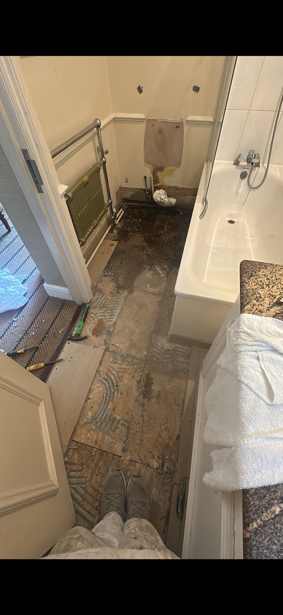 Complete bathroom renovation with new suite and tiling by MA Builders in West London